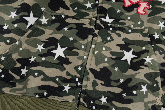 Close-up of front kangaroo pockets and zipper on camo star-print hoodie